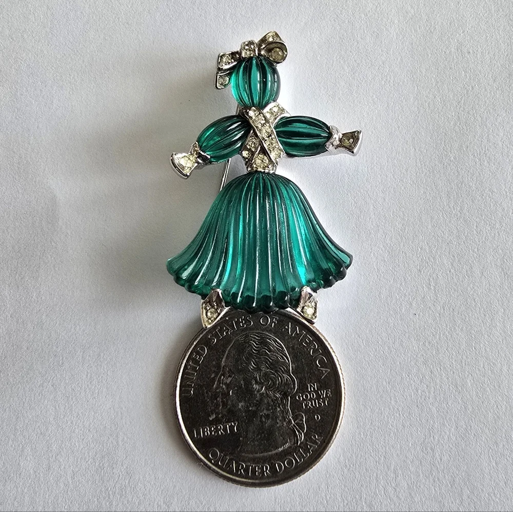 Vintage Trifari Pom Pom brooch pin green ragdoll crown 1940s Alfred Philppe